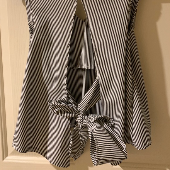 Cropped open back tank - Picture 2 of 4